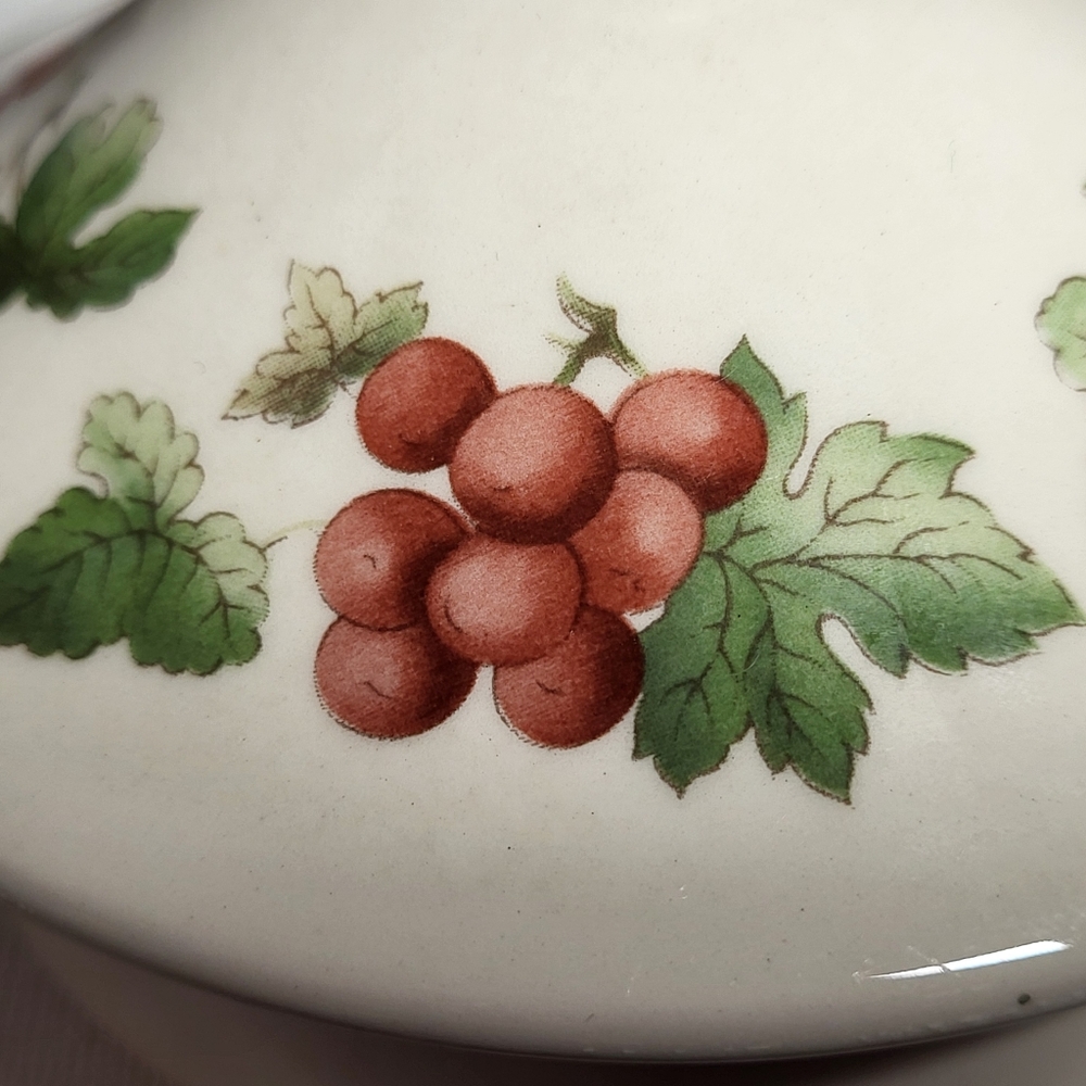 WEDGWOOD Queen's Ware Vintage "Provençe" Teapot With Fruit Design - Picture 10 of 12